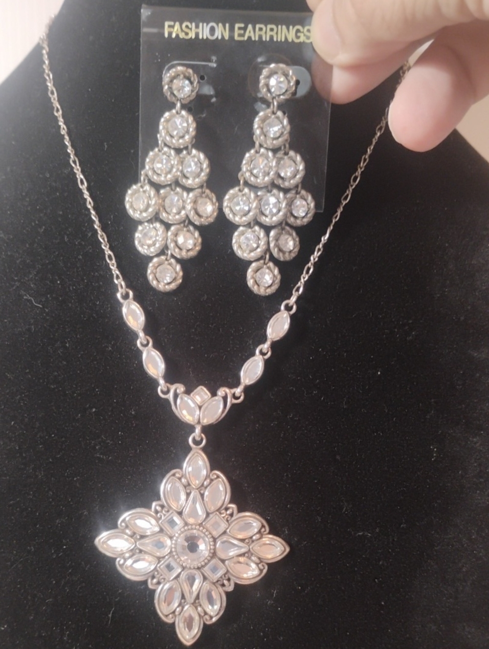 Brighton Maharani Crystal Silver Retired Pendant Necklace W/Fashion Earrings